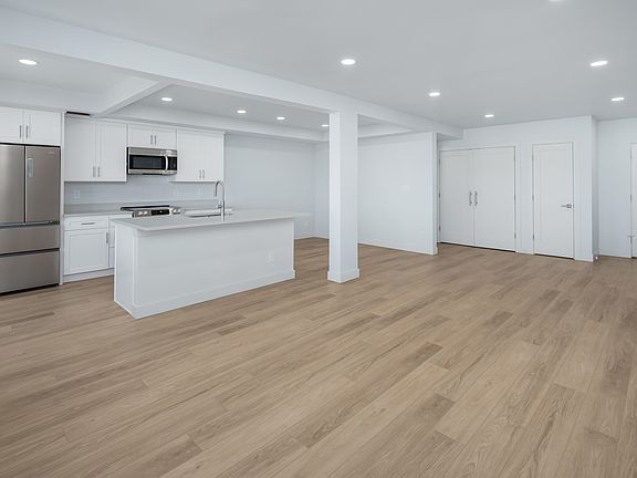 4th image of 2567 13th Ave W #2567.5