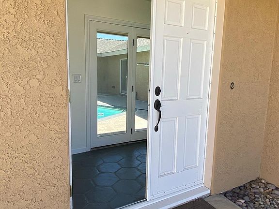 4th image of 14283 Glenview Ct