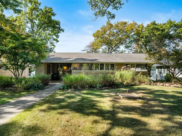 50286 E Lake Shore Dr, Dowagiac, MI 49047