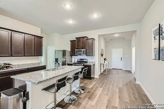 3 bed, 2.0 bath, 1692 sqft, $1,995 — Photo 3