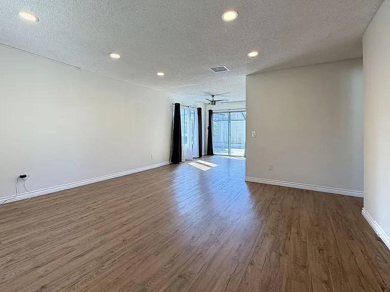 7920 Temecula Pl — Photo 2
