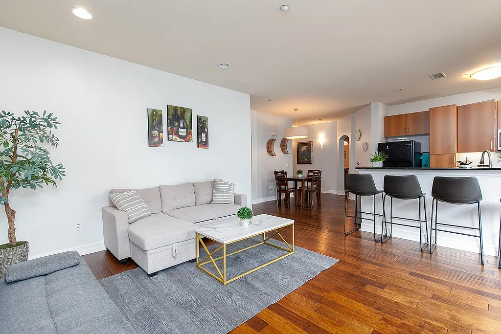 2 bed, 2.0 bath, $5,325 — Photo 2
