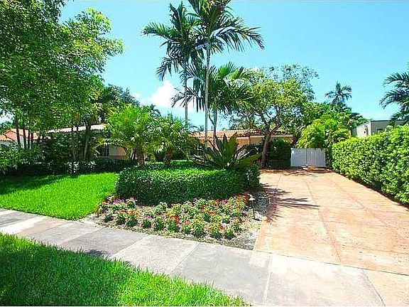 3rd image of 808 Sorolla Ave