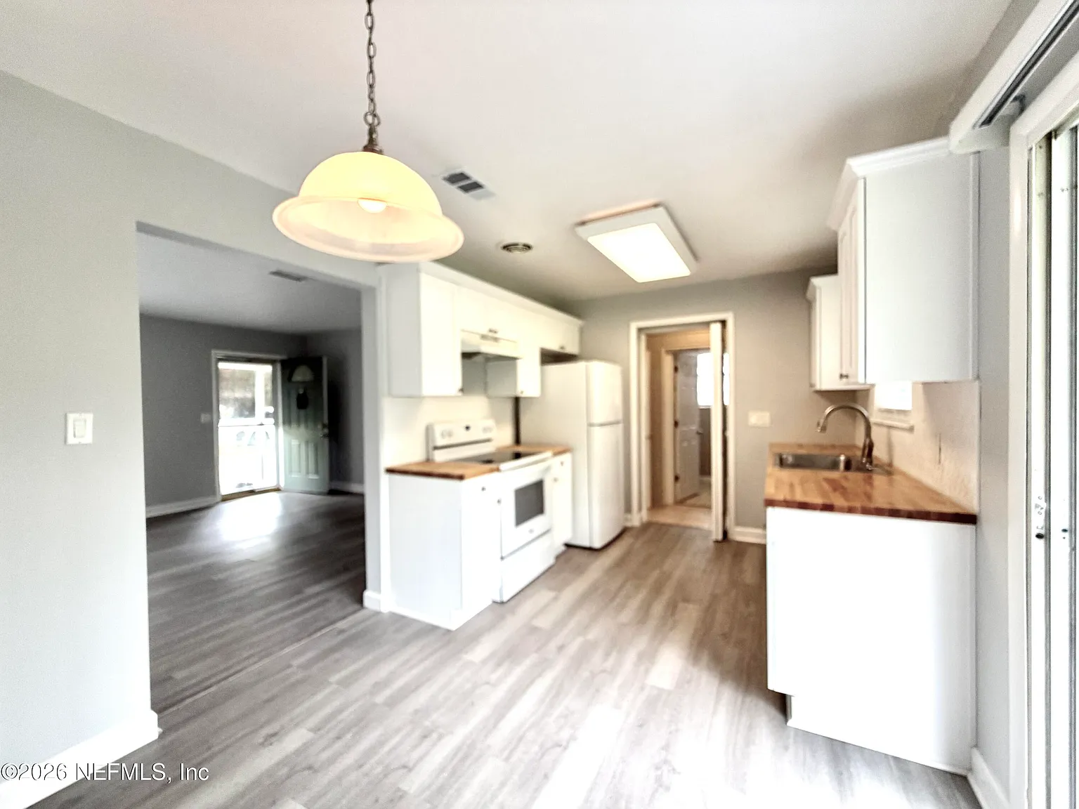 3 bed, 2.0 bath, 1265 sqft, $1,995 — Photo 2