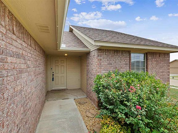 4th image of 4422 SW Rolling Hills Dr