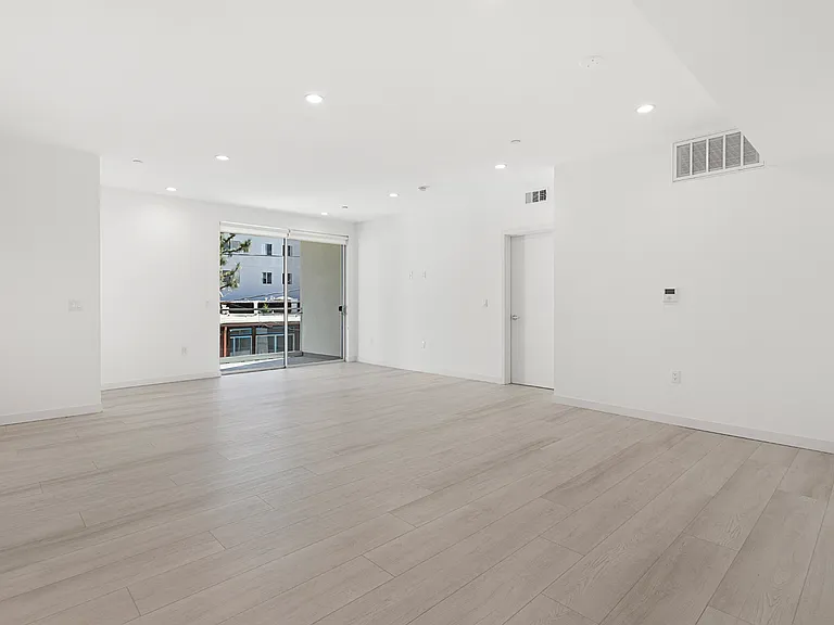 11620 Chenault St — Photo 17