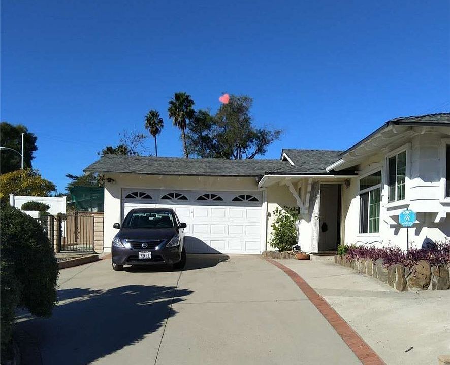 1st image of 585 Van Buren Dr