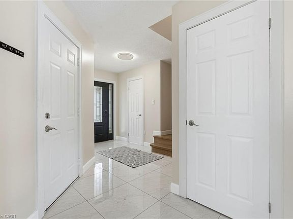 5th image of 18 Sable Dr
