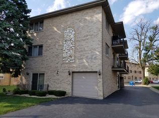 5240 Yourell Dr #1, Oak Lawn, IL 60453