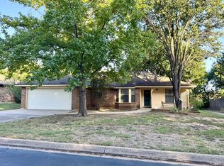 713 Owens Dr, Crowley, TX 76036