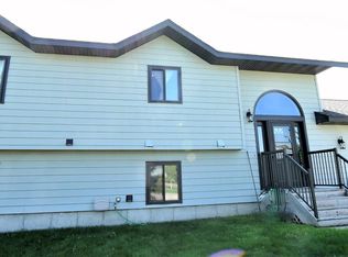 304 Garfield St SW, Warroad, MN 56763