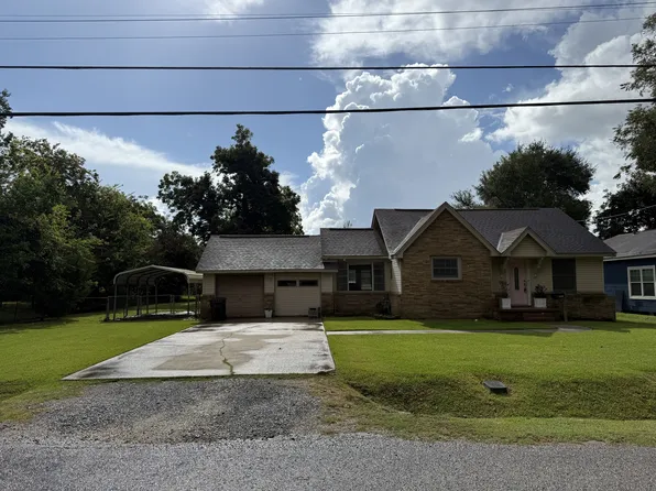 6438 Washington St, Groves, TX 77619