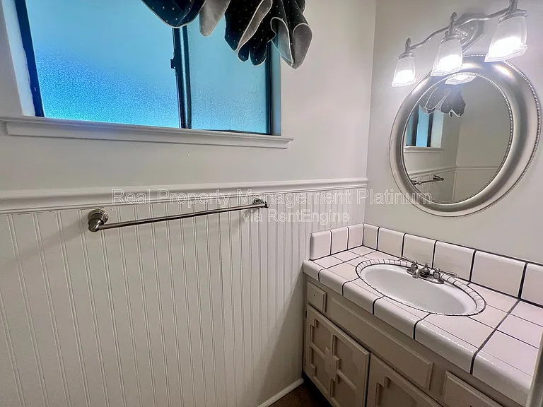 9193 N Fowler Ave — Photo 24