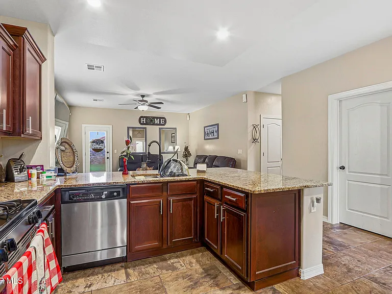 13558 Lawkland St — Photo 4