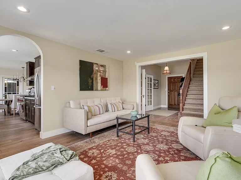 1398 Community Dr — Photo 19