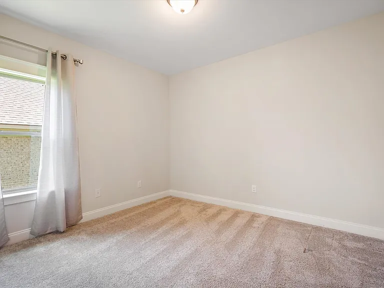774 Dunker Ave — Photo 15