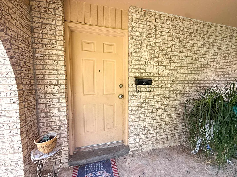 106 Florida St — Photo 1