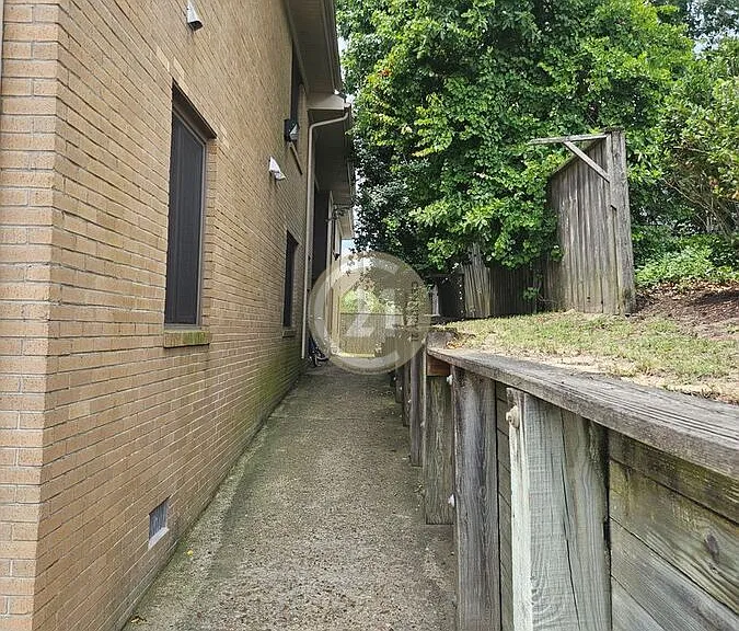 405 32nd St #203 — Photo 3