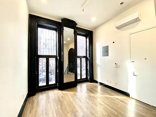 Rented by Bruma Realty LLC | media 16