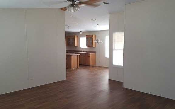4th image of 1104 Johns Dr
