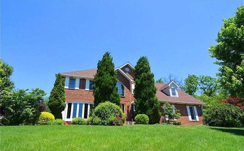 1st image of 303 Basswood Ct