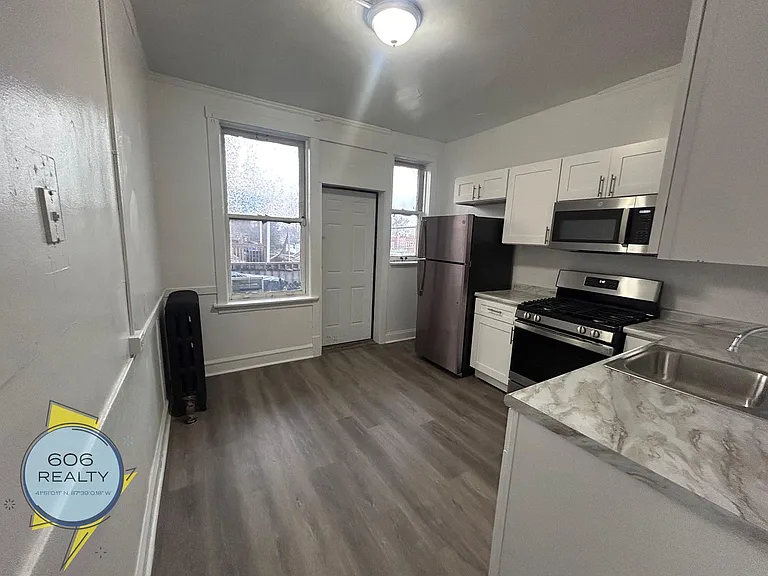 Cicero apartments! 5701-03 W Cermak Rd - 2206-2208 S 57th Ave — Photo 24