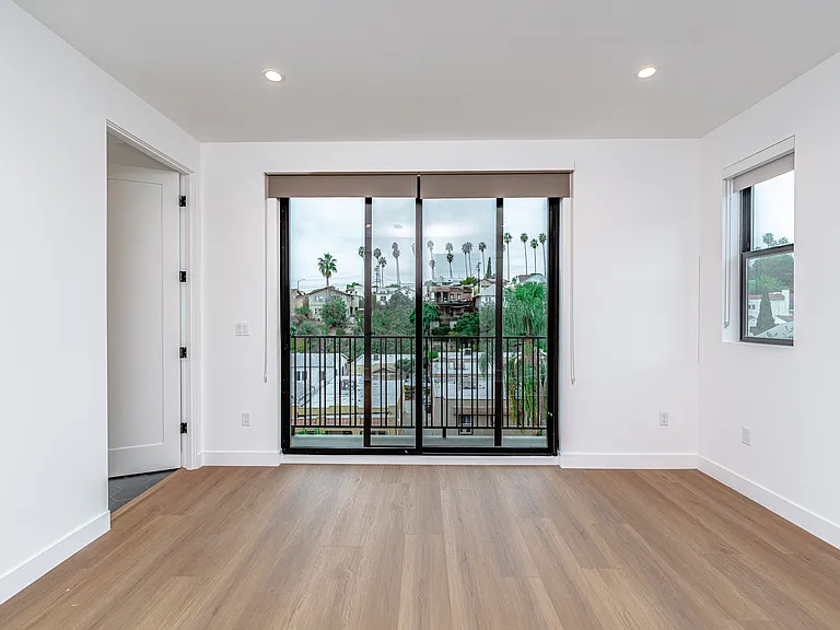 1342 Portia St — Photo 16