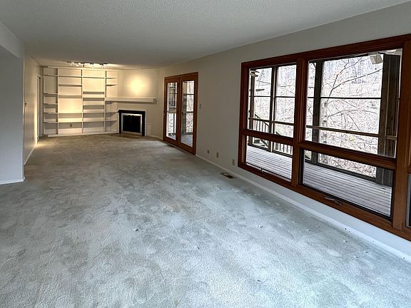 3rd image of 2902 W Winterberry Ct