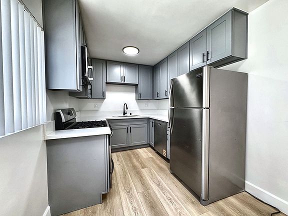 2nd image of 840 W 52nd St APT 2