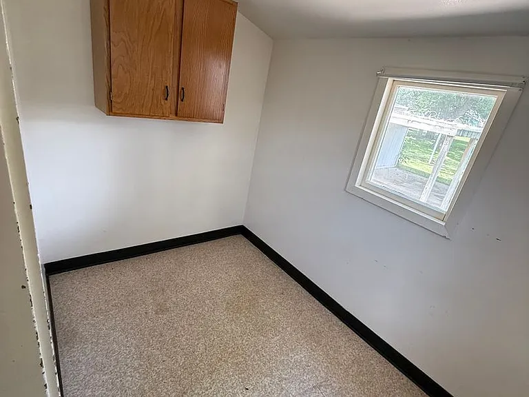 721 E Kemp Ave — Photo 13