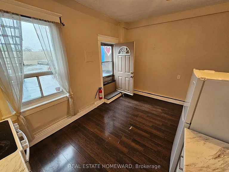 733 Pape Ave #A — Photo 6