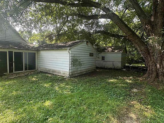 4th image of 521 NE Rock Island Ave