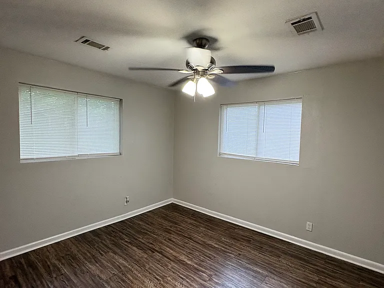 2816 Boyd St — Photo 4
