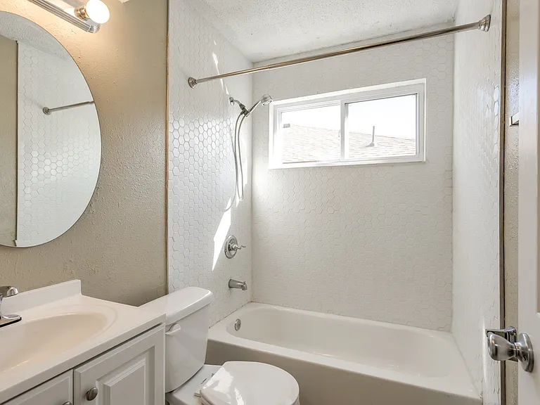 645 Lloyd Ave — Photo 24