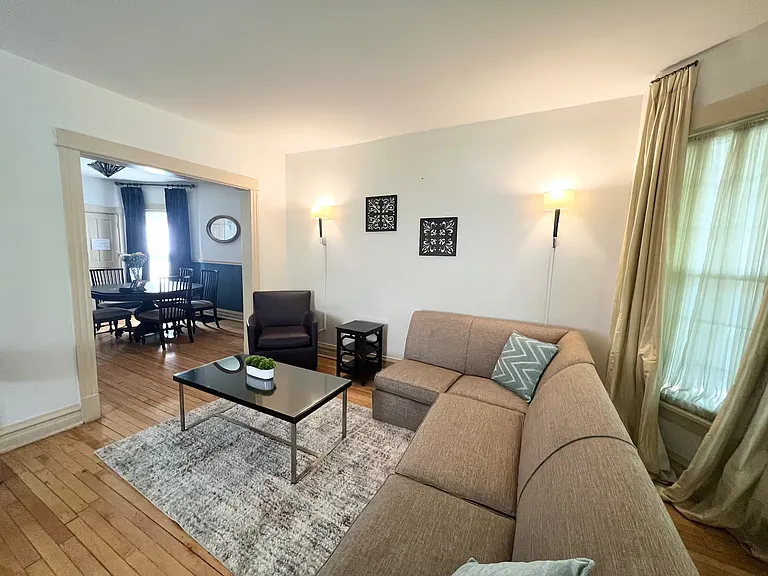9811 S Vanderpoel Ave — Photo 3
