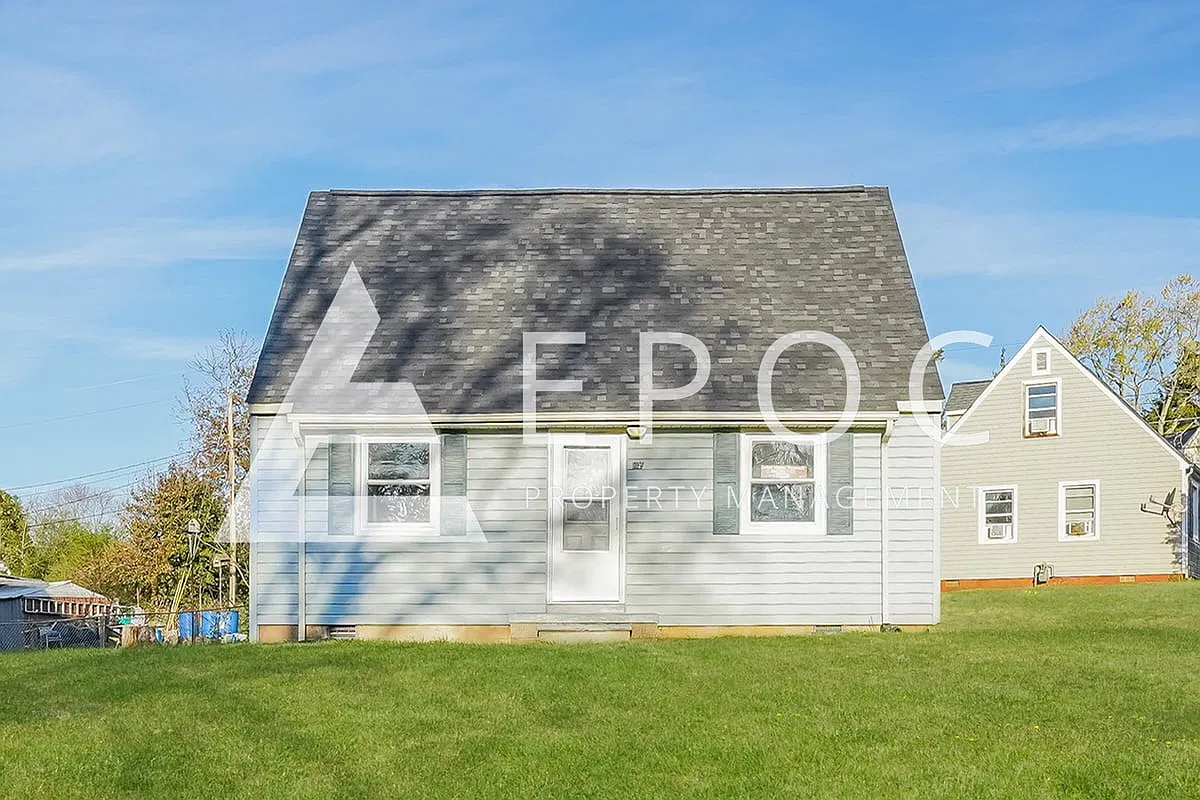 1039 Louise Rd — Photo 1
