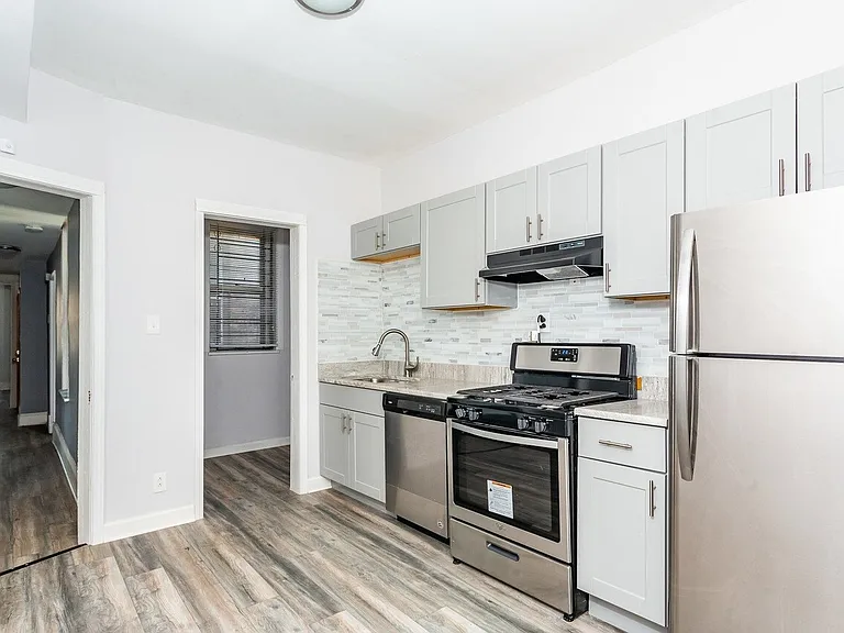 1427 E 69th Pl #2 — Photo 5