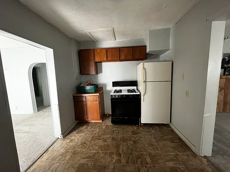 308 Columbia St — Photo 2