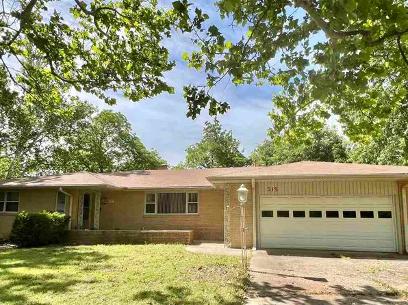 519 S East St, Blackwell, OK 74631