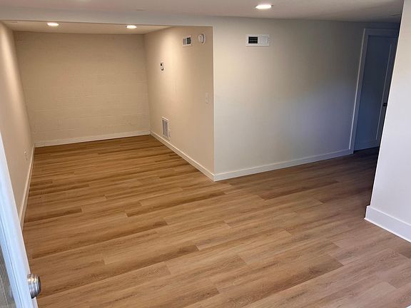 3rd image of 937 W Greenwood Ave #C