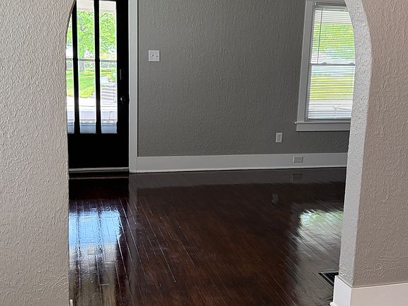 4th image of 1332 Watervliet Ave