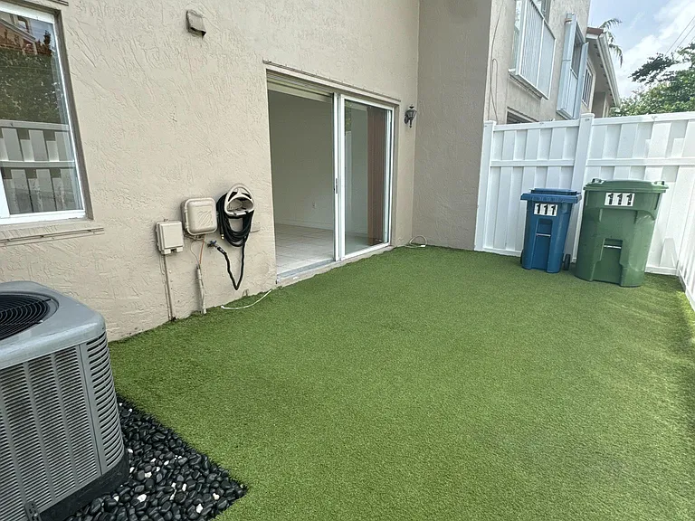 111 Riviera Cir — Photo 19