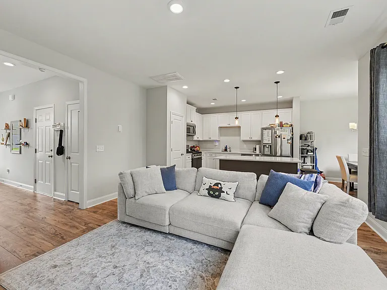 341 Chapman Cir — Photo 6