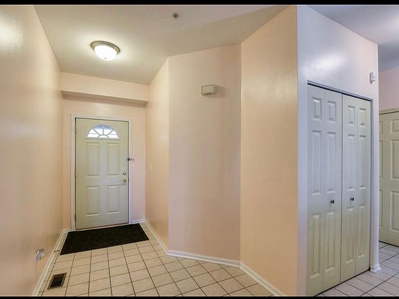 5th image of 2172 Yale Cir #2172