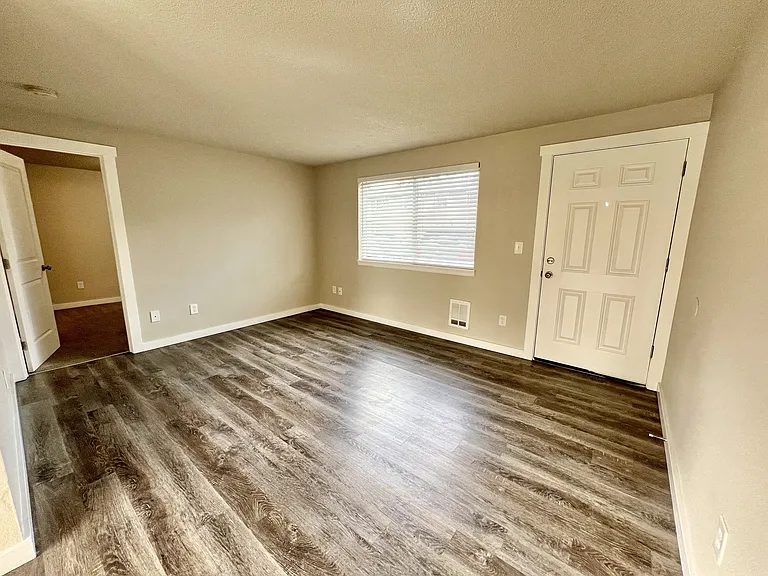 Alpine Apartments — Photo 13