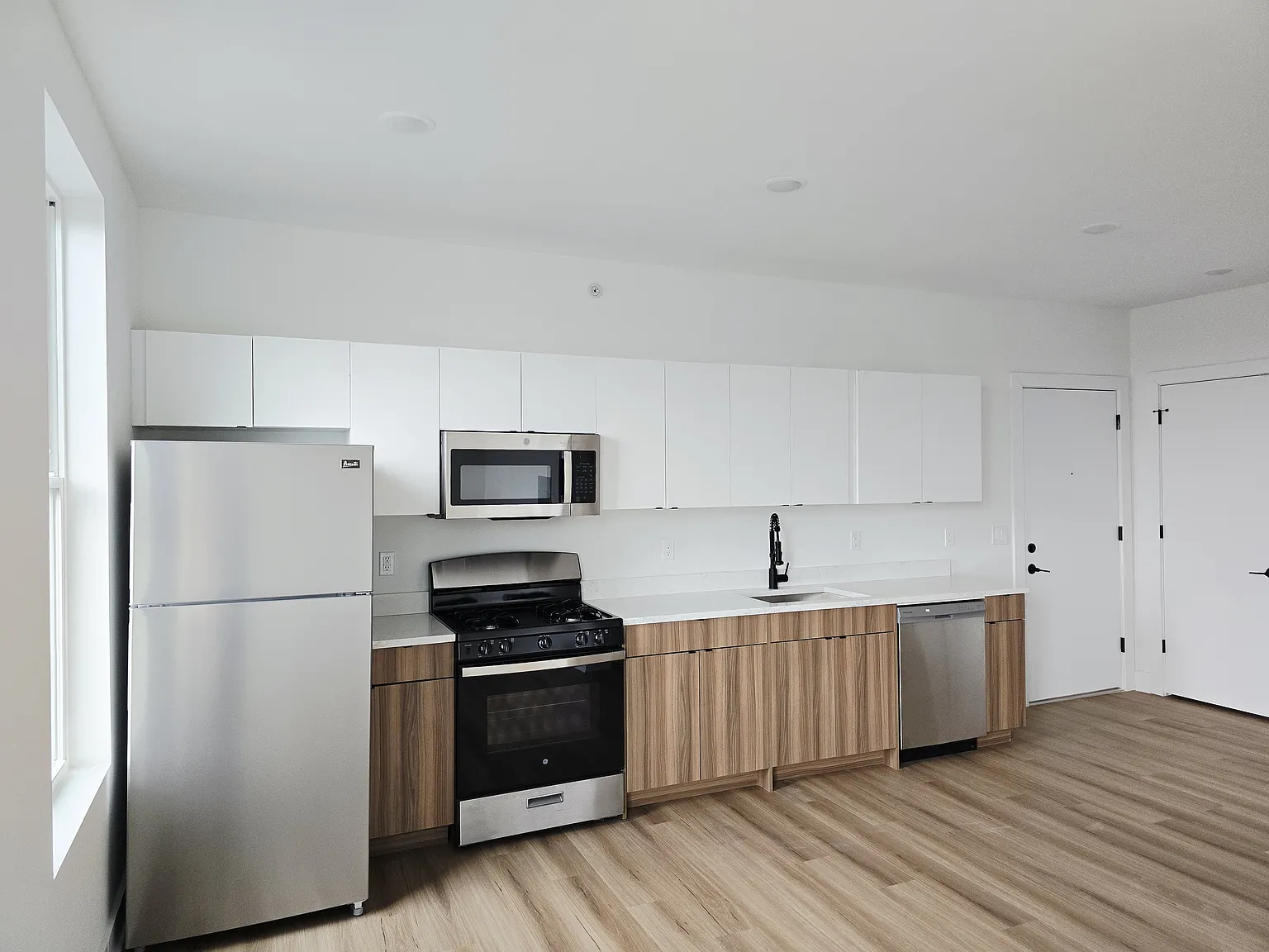32 McAdoo Ave — Photo 4
