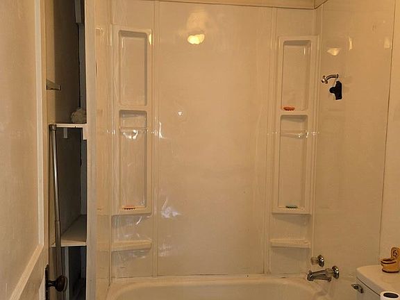 3rd image of 1142 Sylvan Ave
