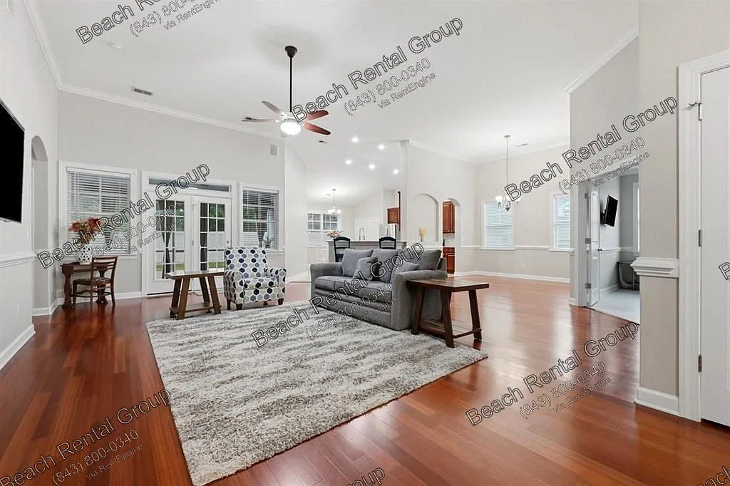 3 bed, 2.0 bath, 2200 sqft, $2,050 — Photo 3