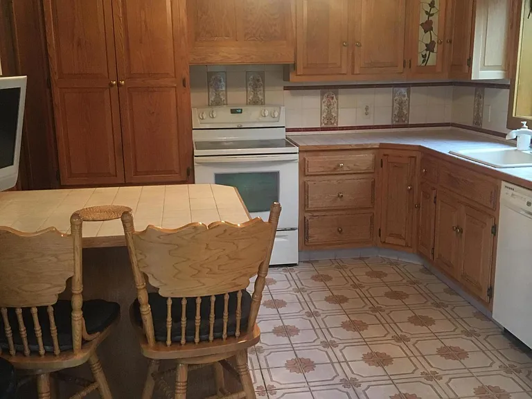24 Campbell Ct — Photo 3