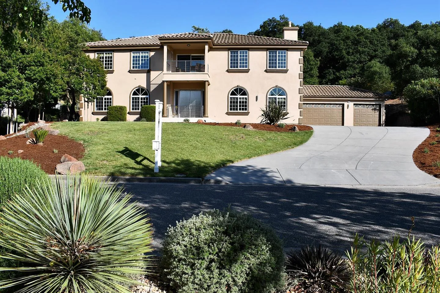 2410 Sunflower Cir photo 1